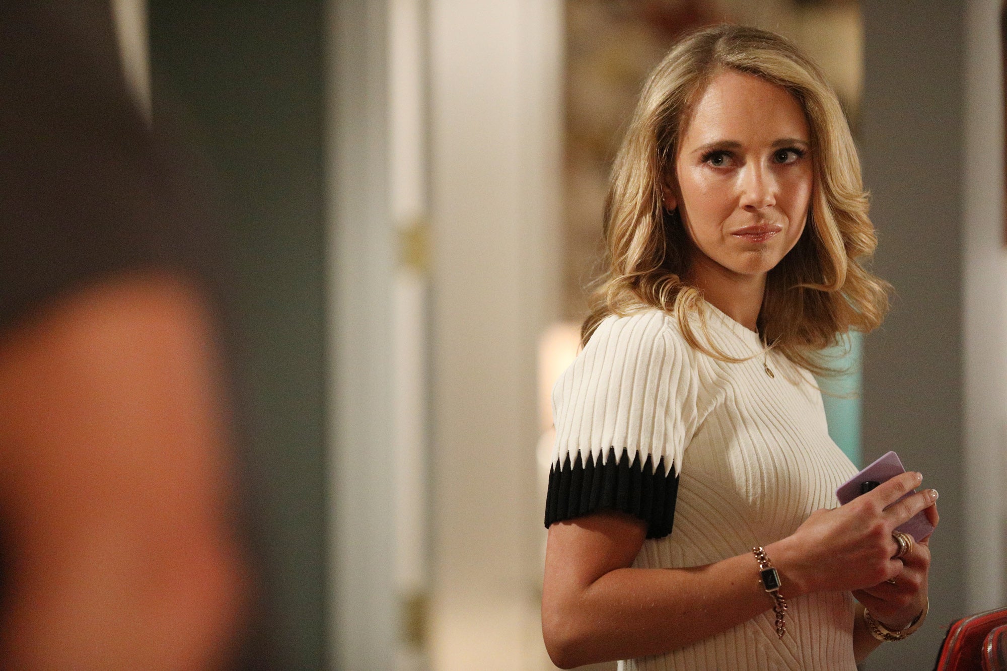 DIRTY JOHN -- "Approachable Dreams" Episode 101 -- Pictured: Juno Temple as Veronica Newell -- (Photo by: Jordin Althaus/Bravo)