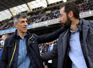 Imanol Alguacil saluda a Pablo Machín, técnico del Girona