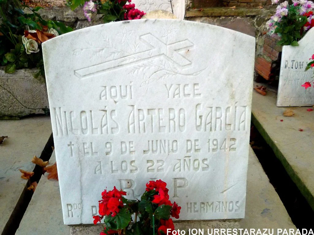 Lápida del soldado Artero en el cementerio de Polloe. Foto Ion Urrestarazu Parada.